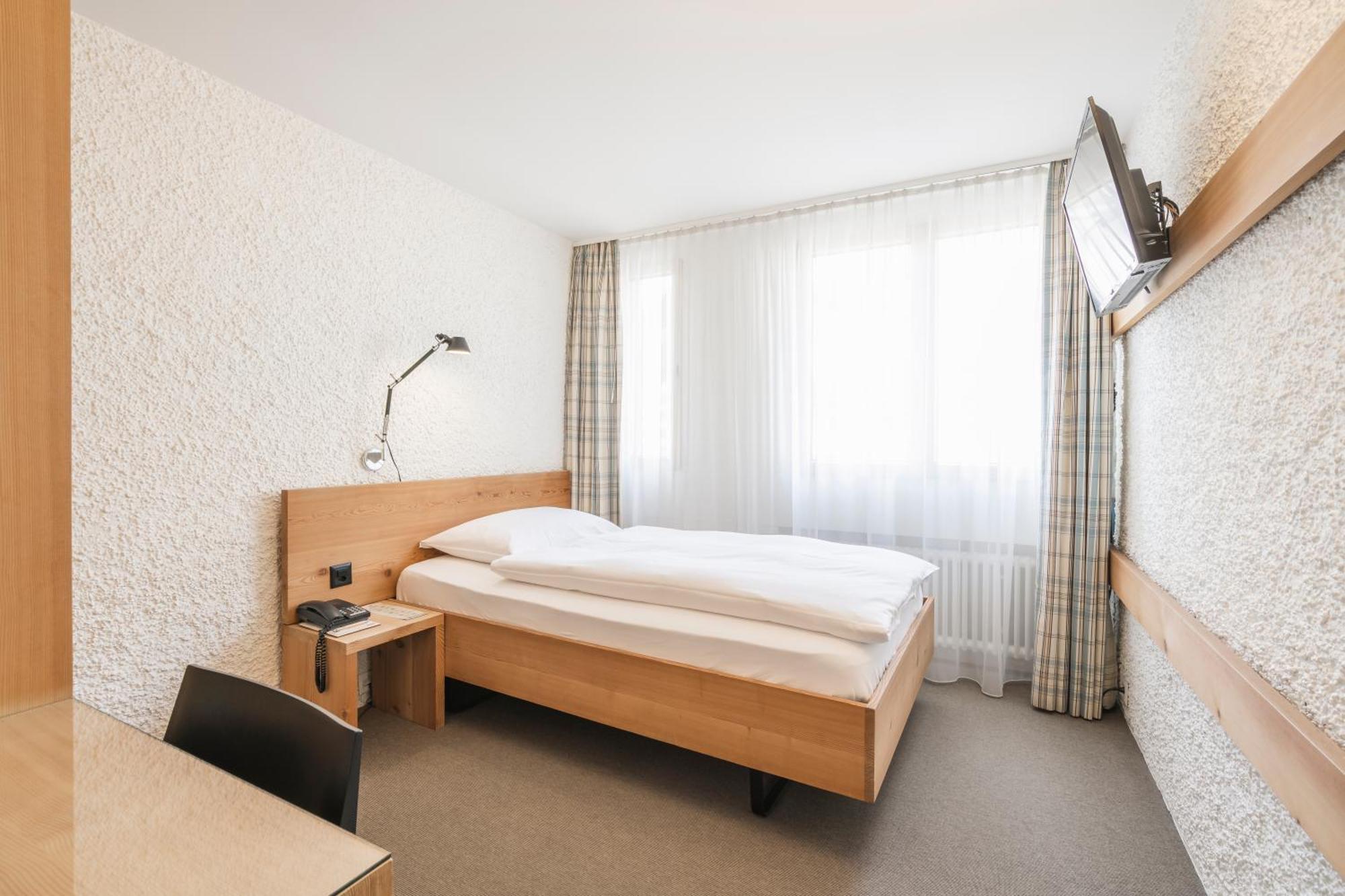 Hauser Hotel St. Moritz Room photo